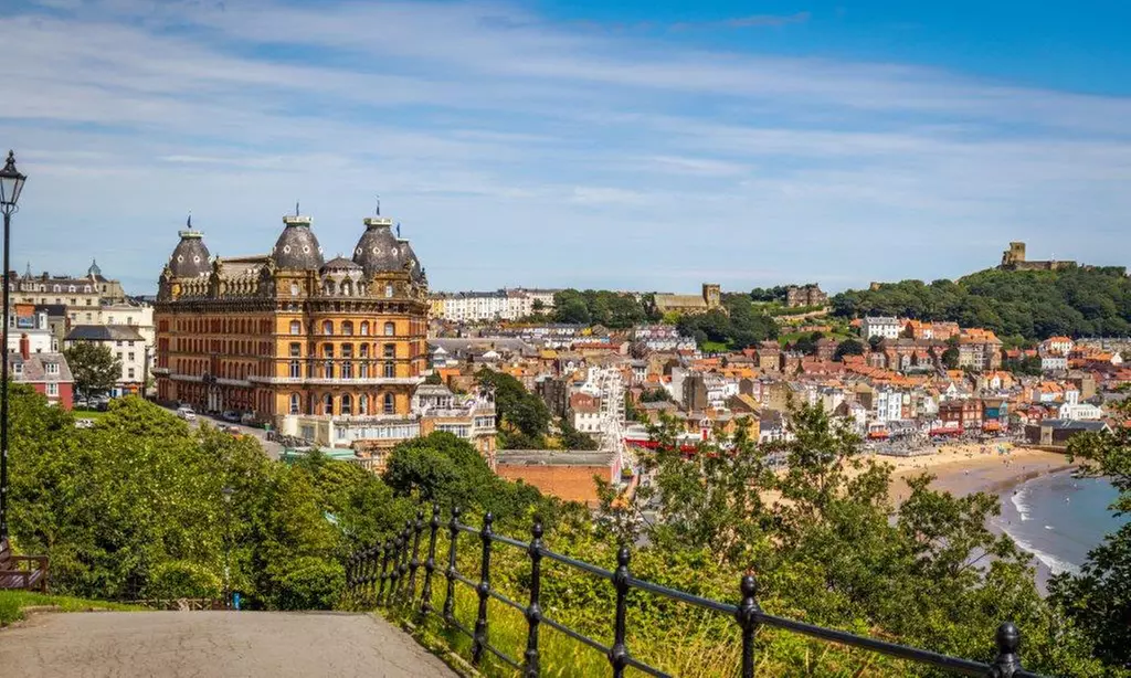 Scarborough: Standard Double or Twin Room with Breakfast and Wi-Fi