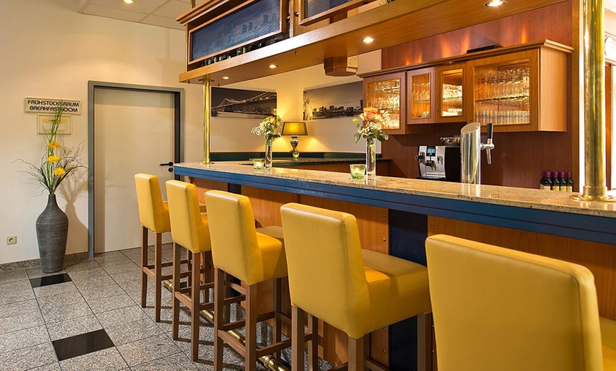 Image 2: Frühstücksbuffet inkl. 1 Glas Sekt für 2 oder 4 Personen