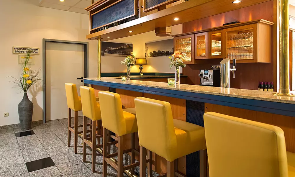 Starte gestärkt in den Tag: reichhaltiges Frühstücksbuffet inkl. 1 Glas Sekt für 2 oder 4 Pers. (bis 34% sparen) - Image 2