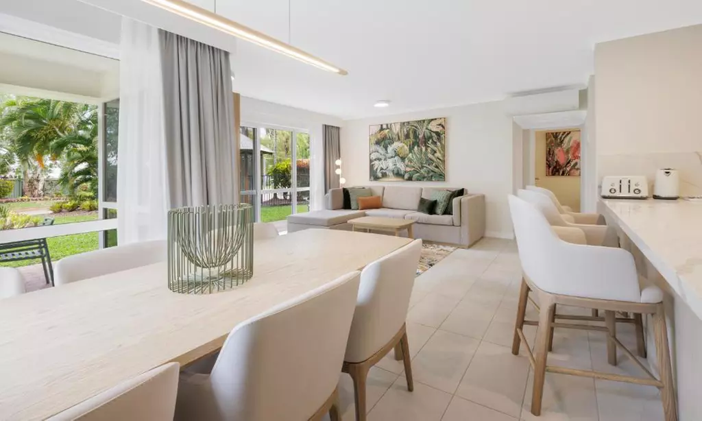 Palm Cove Getaway: Two or Three-Bedroom Apartment with WiFi