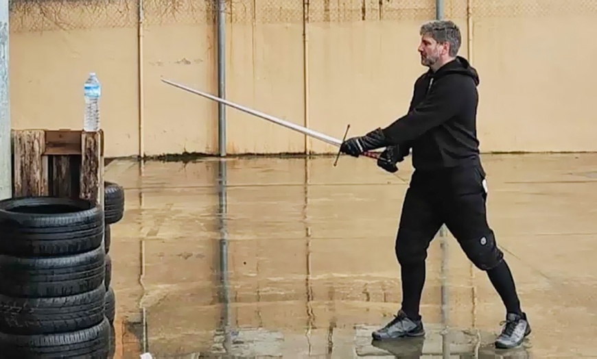 Image 2: Hasta 8 clases de esgrima histórica para 1 persona