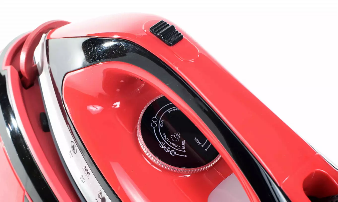 Centrale vapeur 2300 W rouge de Royalty Line