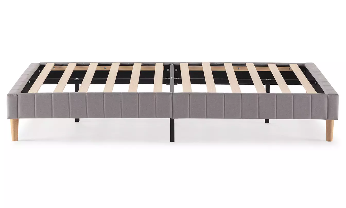 Gepolstertes Bettgestell „Eris“ mit Lattenrost