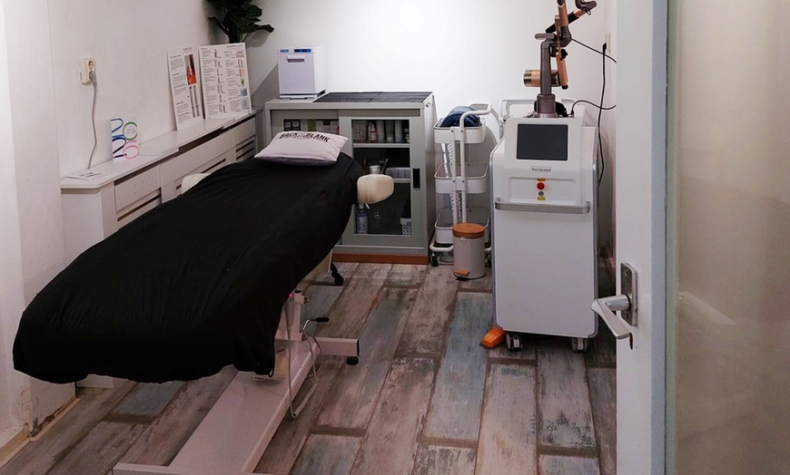 Image 6: Effectieve carbon laser peeling voor huidverjonging en collageenboost