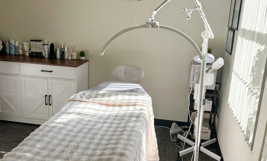 Image 2: Achieve Smooth Skin with 1 or 3 Brazilian or Bikini Wax Sessions
