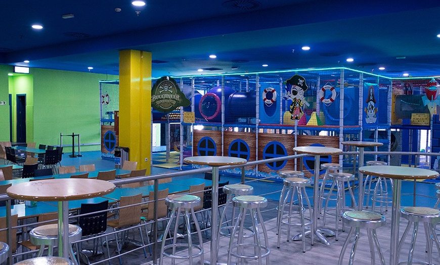 Image 3: 2 o 3 partidas de bolos con todo incluido en Bowling Tres Aguas