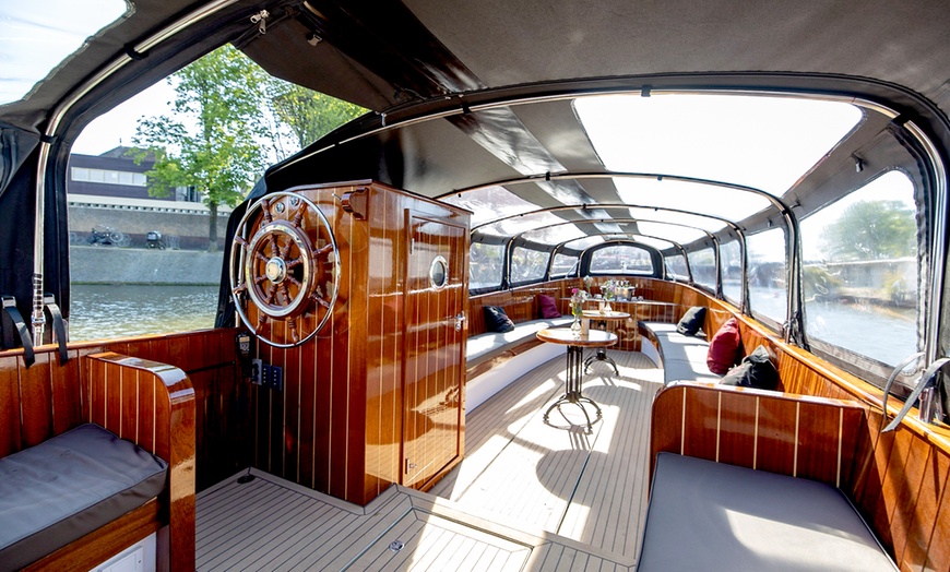 Image 3: Bewonder het Amsterdam Light Festival vanaf een privéboot