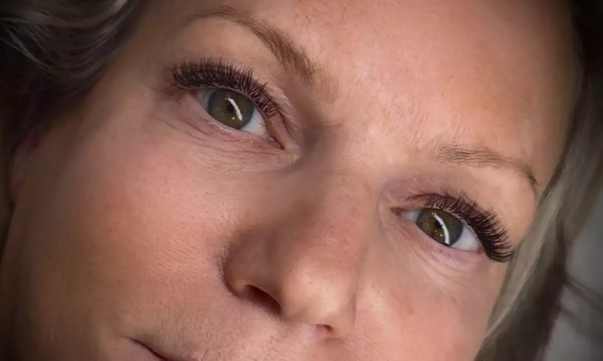 Full Set of Classic Lashes or Hybrid or Volume Lashes with One Fill