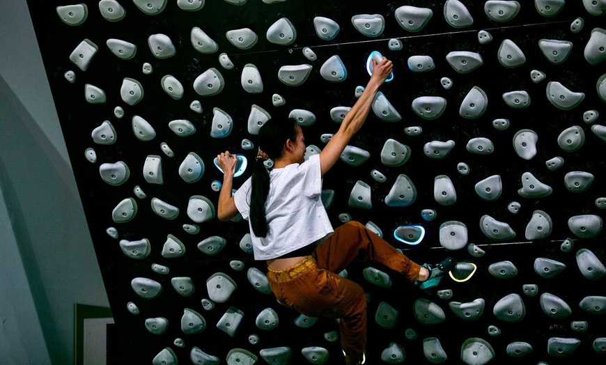 Image 4: Enjoy a Adult or Student Casual Climbing Entry for 1, 2, 4 or 8 People