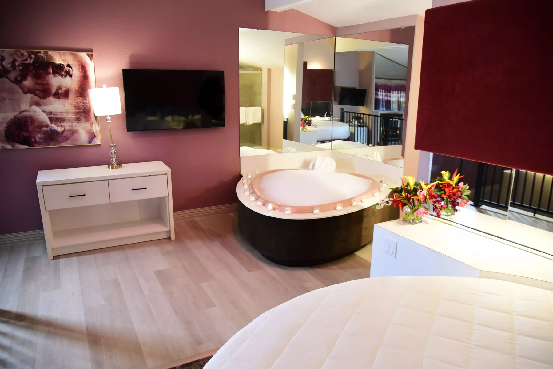 Adults-Only Poconos Resort with w/ Breakfast & Optional Dinner