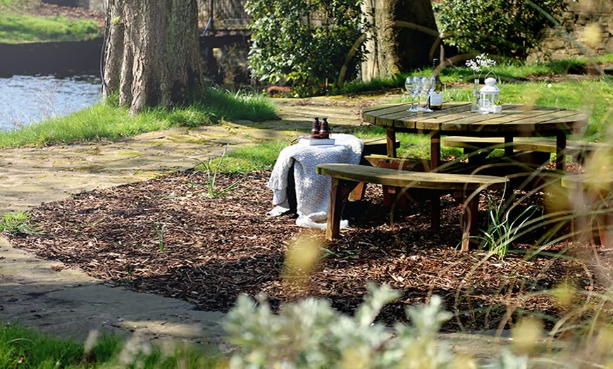 Image 4: Greater Manchester: Stay with Breakfast