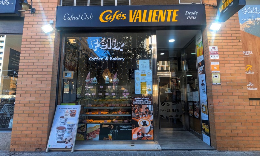 Image 4: Menú de brunch o merienda con platos salados, dulces, cafés y zumos