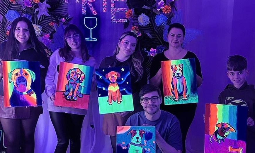 Image 17: Taller de pintura neón con bebida de cortesía para 1 o 2 personas