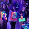 Image 17: Taller de pintura neón con bebida de cortesía para 1 o 2 personas