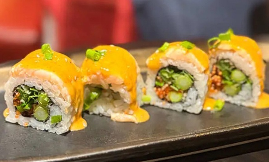 Image 10: Menú de sushi con piezas a elegir y bebidas para 2 o 4 personas