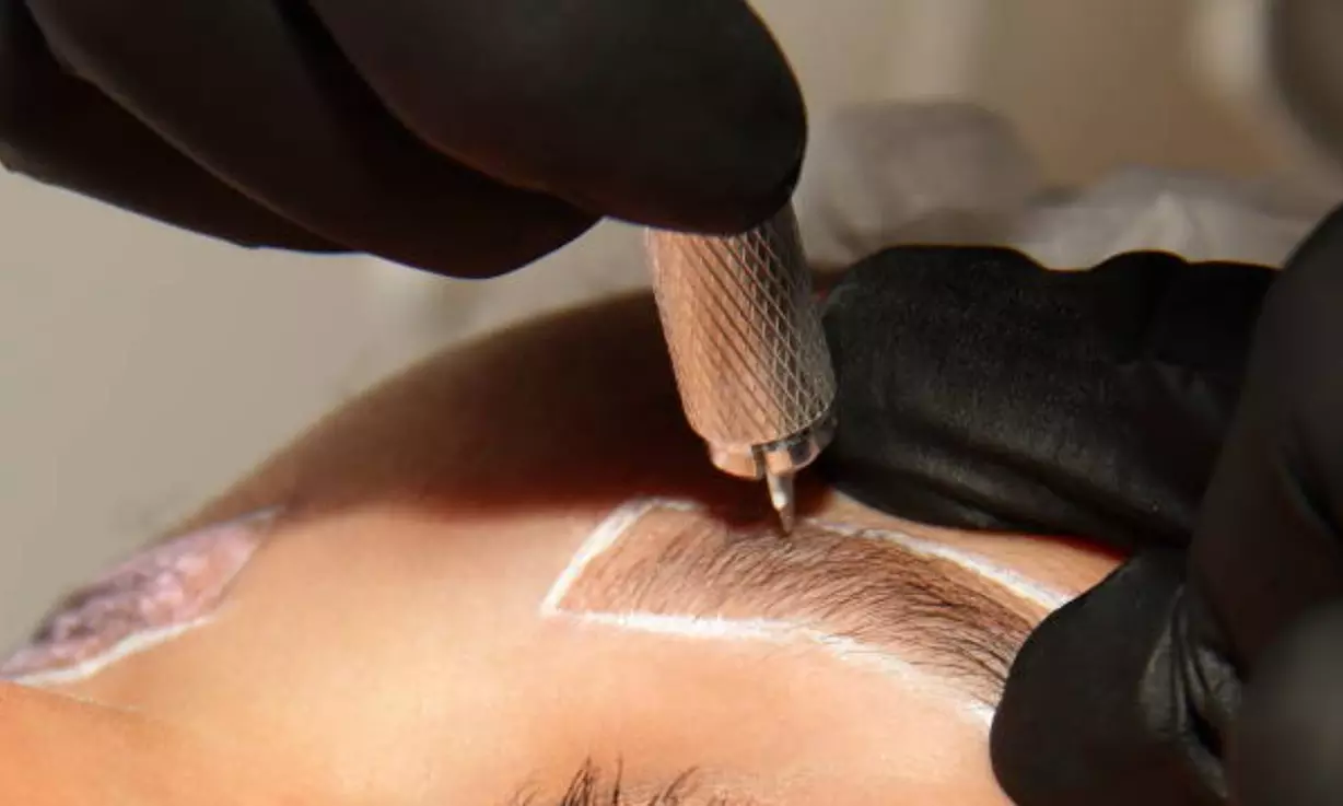 Micropigmentación de ojos o labios, o microshading en cejas