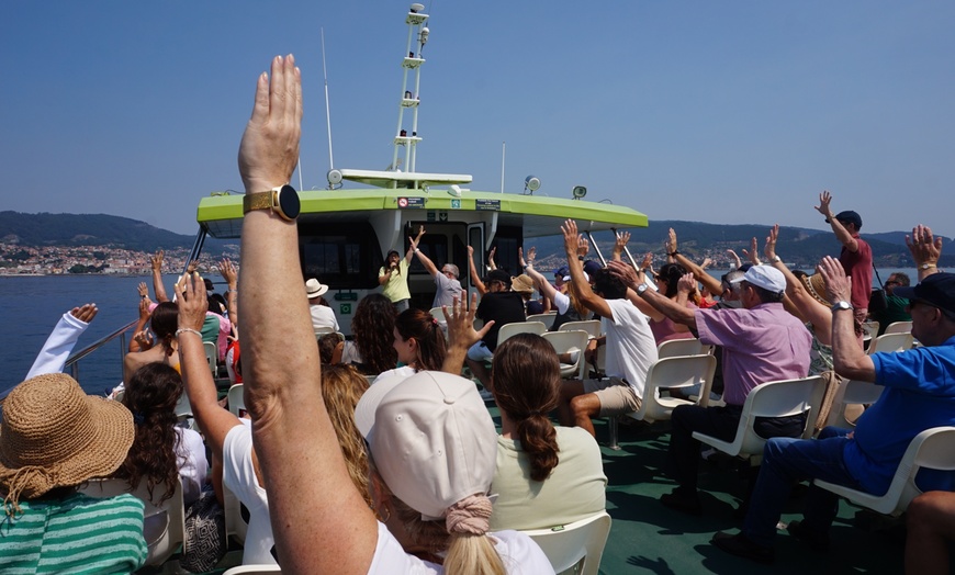 Image 13: Ruta del mejillón con degustación en catamarán para niño o adulto