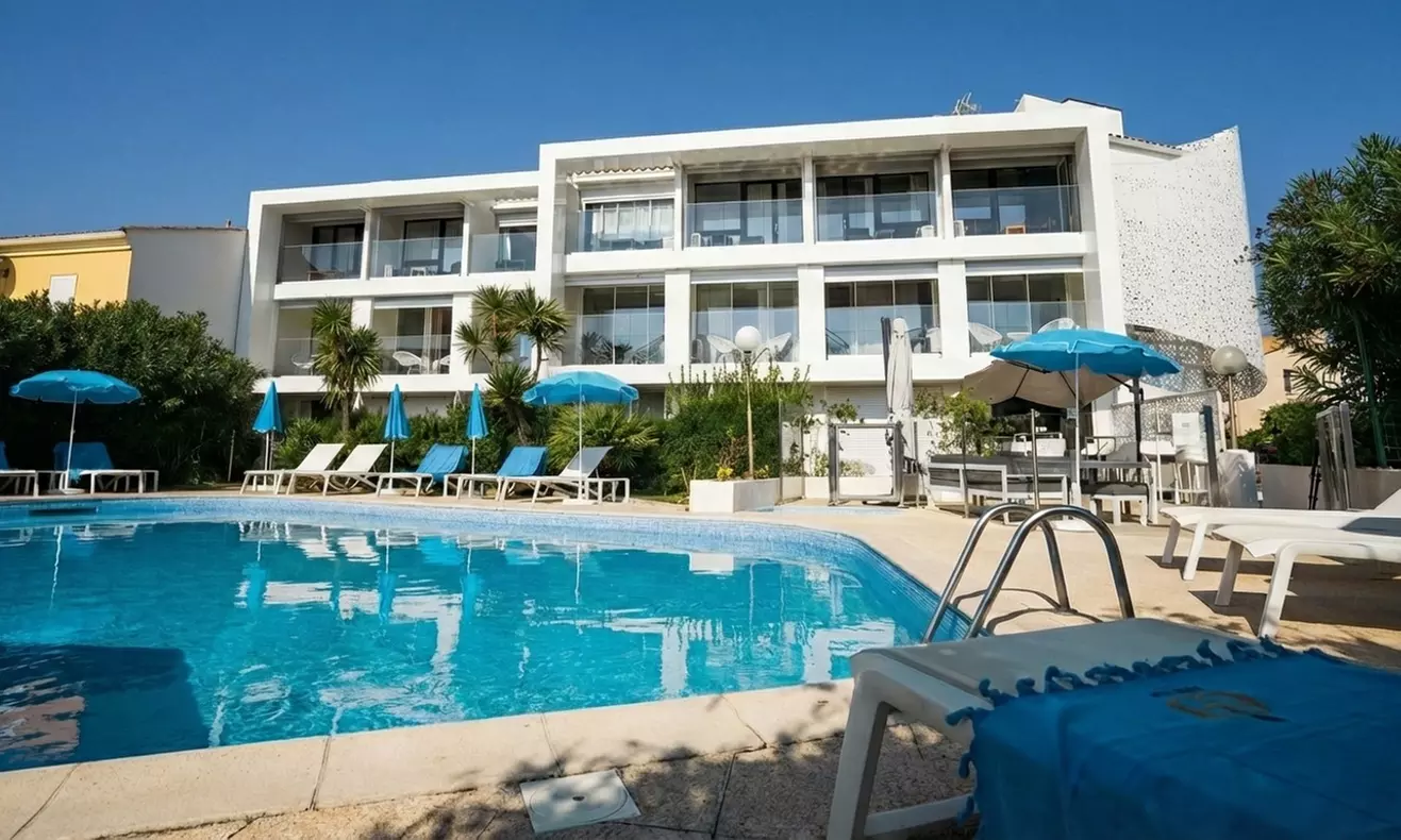 Agde : 1 ou 2 nuits en chambre double ou Junior suite pour 2 personnes avec PDJ et spa à l'Hotel Eve Village Naturiste - Primary Image