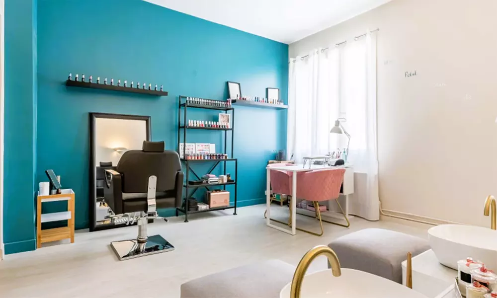 Shampoing, coupe et brushing avec couleur et balayage en option