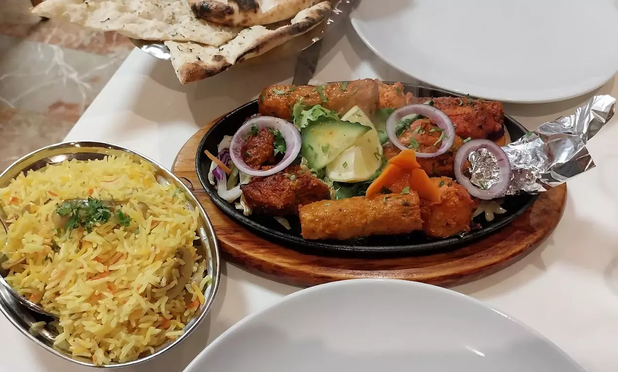 Menú para 2 o 4 personas con aperitivo, entrante, postre y bebida