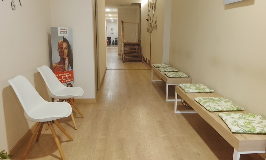 Image 5: 1 o 3 masajes a elegir de 30 minutos con presoterapia de 20 minutos