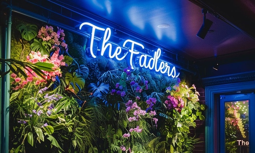 Image 13: Jouw tekst, jouw kleur, jouw vibe: gepersonaliseerde neon-verlichting