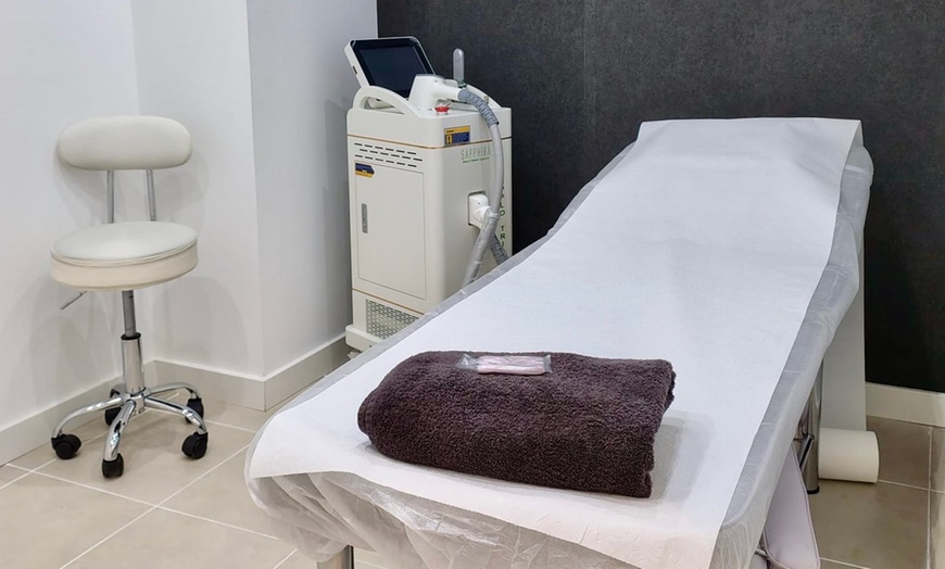 Image 2: Sesión de masaje de duración y técnica a elegir para 1 persona