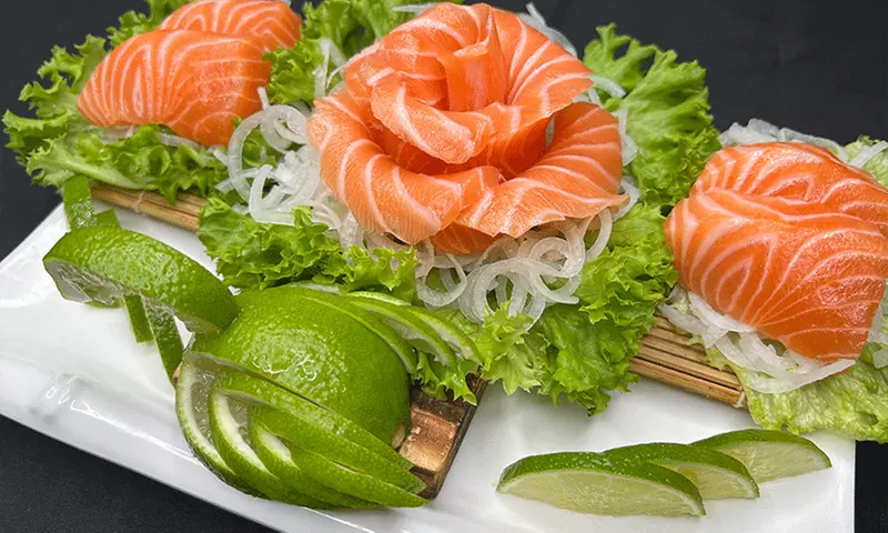 Sushiplatte: Brücke für Zwei oder Segelschiff für 4 bis 6 Personen