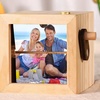 Image 3: 1 oder 2 personalisierbare Handkurbel-Fotorahmen aus Holz