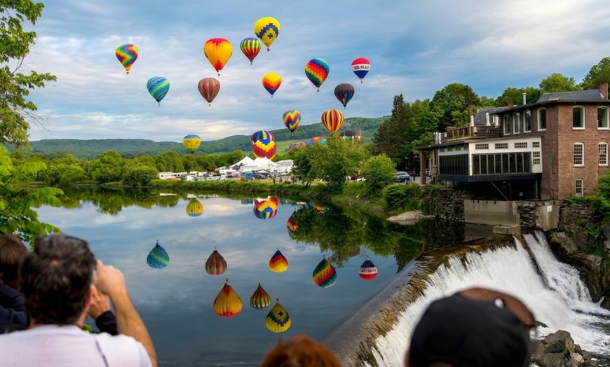 Image 2: Quechee Hot Air Balloon Festival –New England's Father's Day Tradition