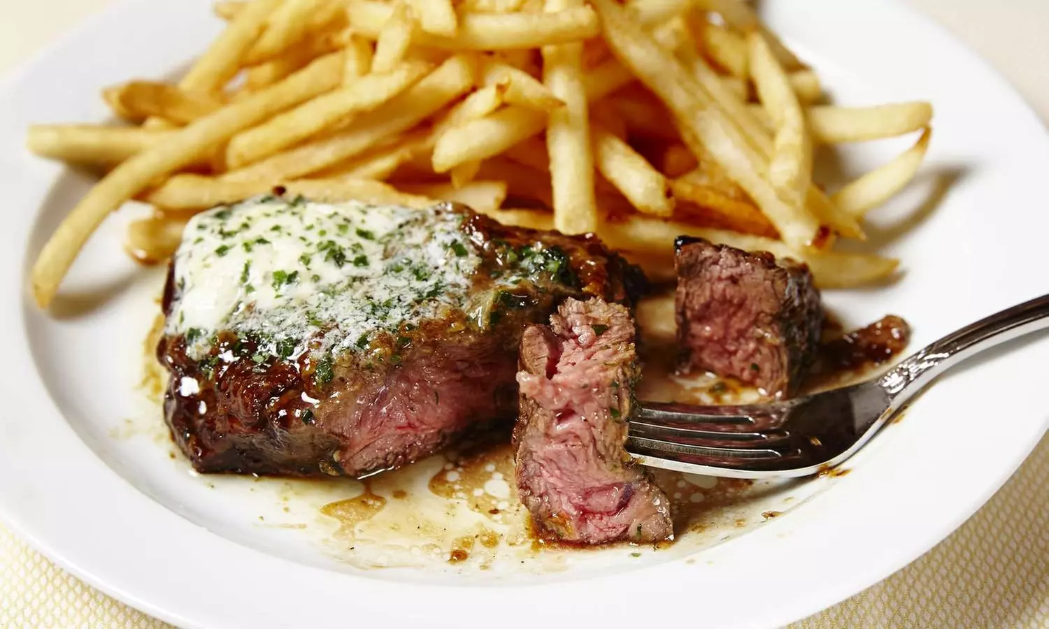 Menu avec entrée, plat et dessert au restaurant Extérieur Quai