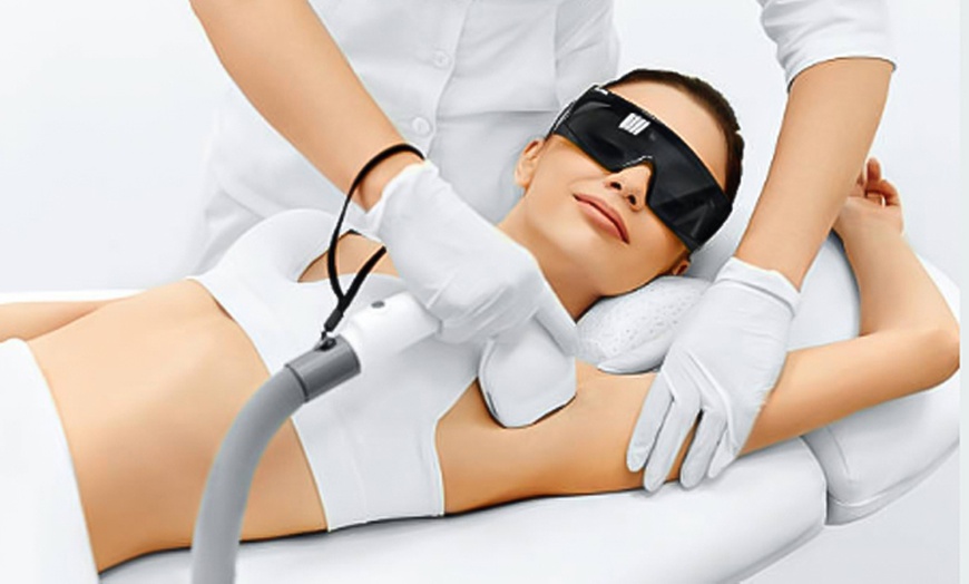 Image 2: 3, 5 o 7 sesiones de depilación con láser diodo para 1 persona