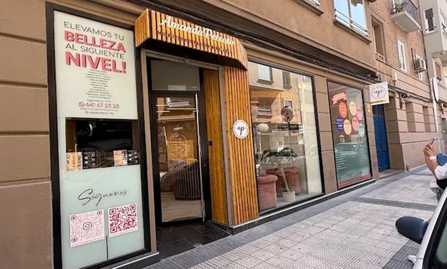 Image 9: Micropigmentación de labios completos o microblading de cejas 