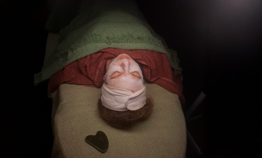 Image 4: Ontspannende gelaatsverzorging die huid én geest tot rust brengt