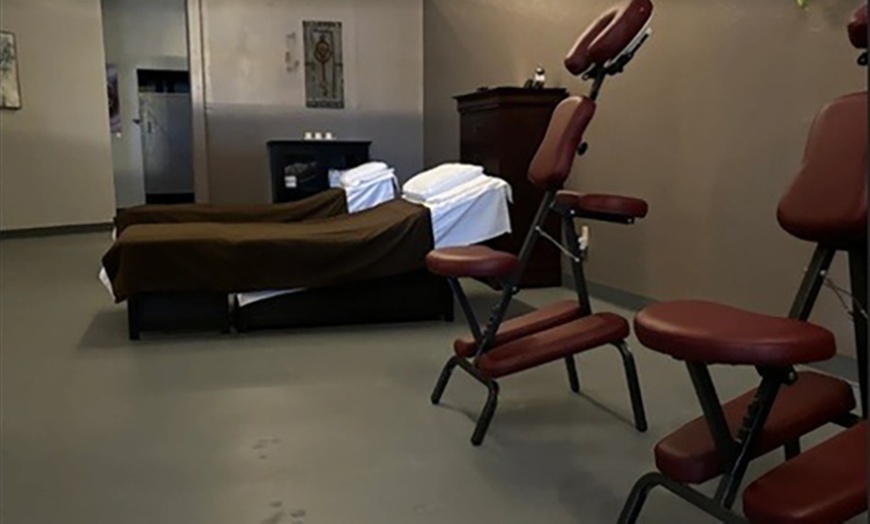 Image 5: 1, 2, or 3 Sessions 60-Minute Signature Couples Massages with Upgrades