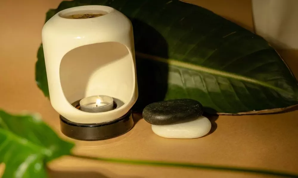 Full Body Massage with Hot Towels, Hot Stones & Aromas for Relaxation