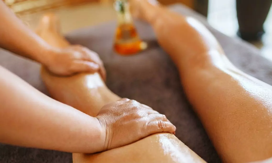 Masaje o ritual Premium a elegir con aceites esenciales y bebida