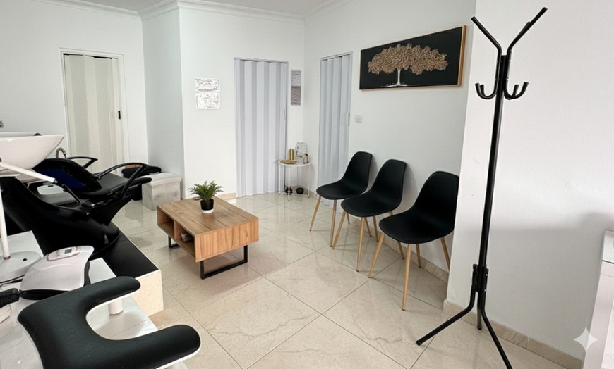 Image 7: Sesión de peluquería con corte y tinte y/o mechas