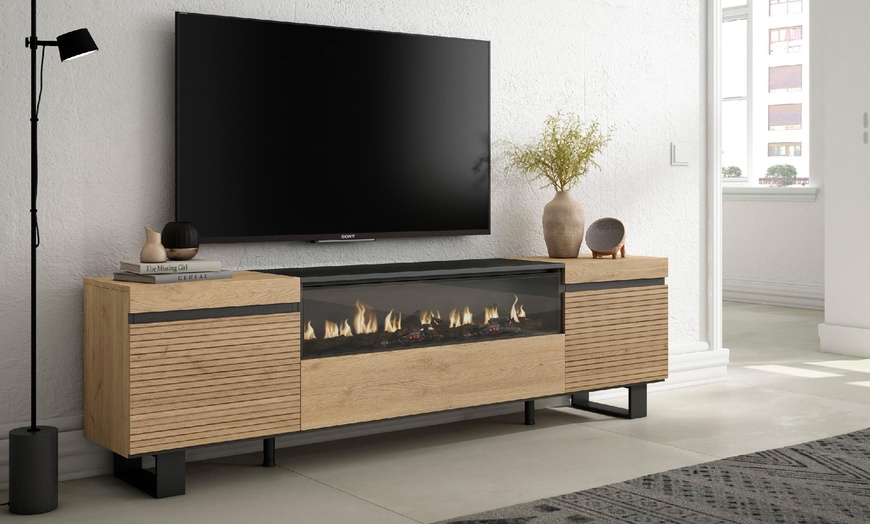Image 22: Mueble para TV con acabado en roble y opción a chimenea eléctrica