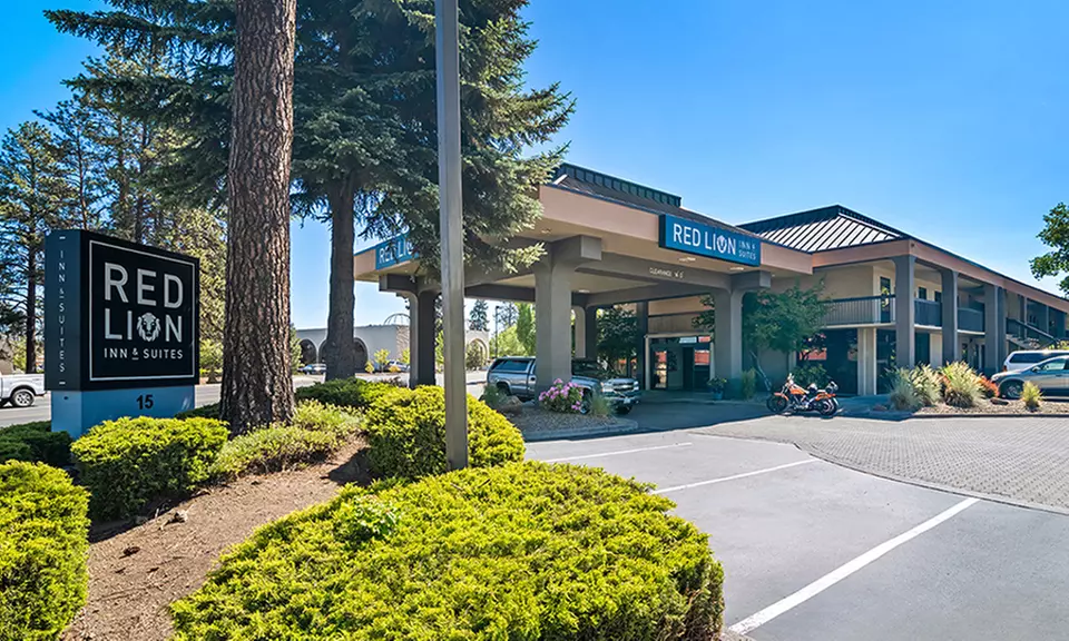 Comfortable Oregon Hotel near Skiing at Mt. Bachelor