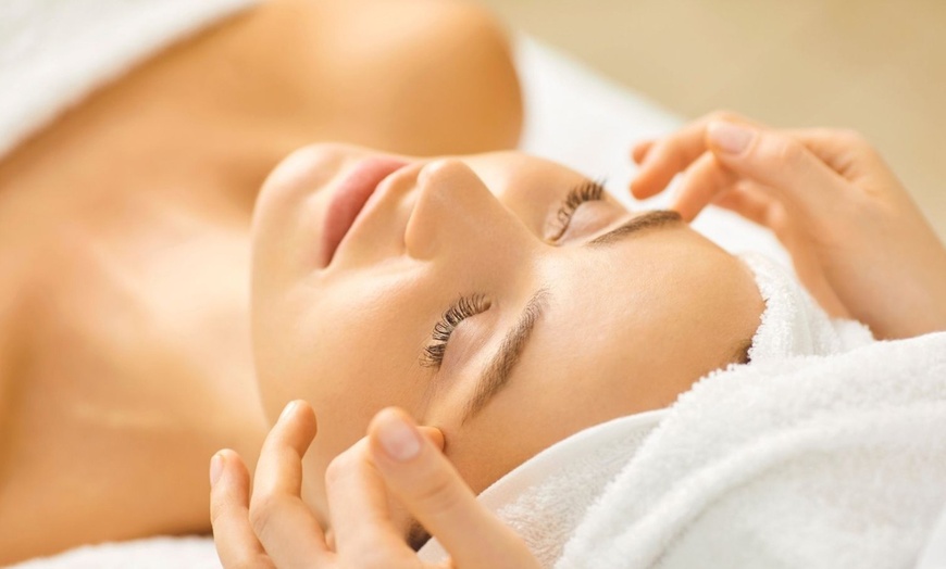 Image 2: Massage et soin visage avec Saff Care Lifting Colombien