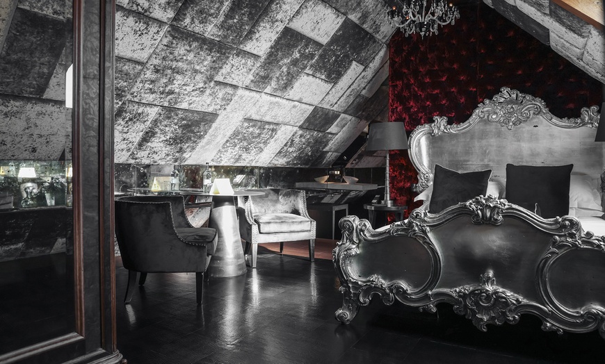 Image 14: Oxfordshire: 5* Luxurious Hotel Break with Dinner & Champagne