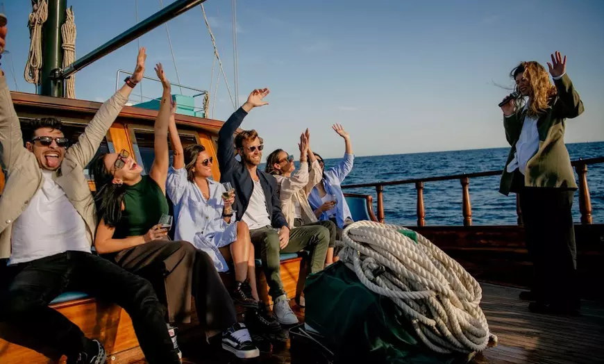 Image 8: Vive una velada mágica a bordo de una goleta de madera para 1 o 2