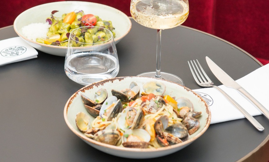 Image 9: Culinaire Italiaanse lunch of diner bij Hotel Riga