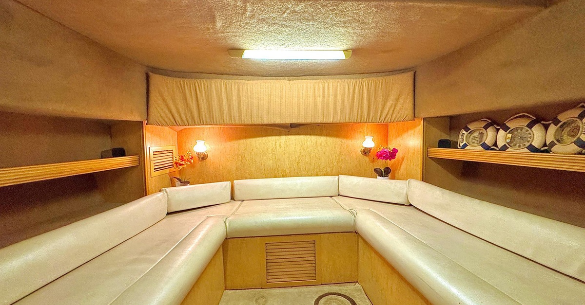 Enjoy Luxury Yacht Up To 50 People For 1-3 Hours Enjoy Luxury Yacht Up To 50 People For 1-3 Hours
