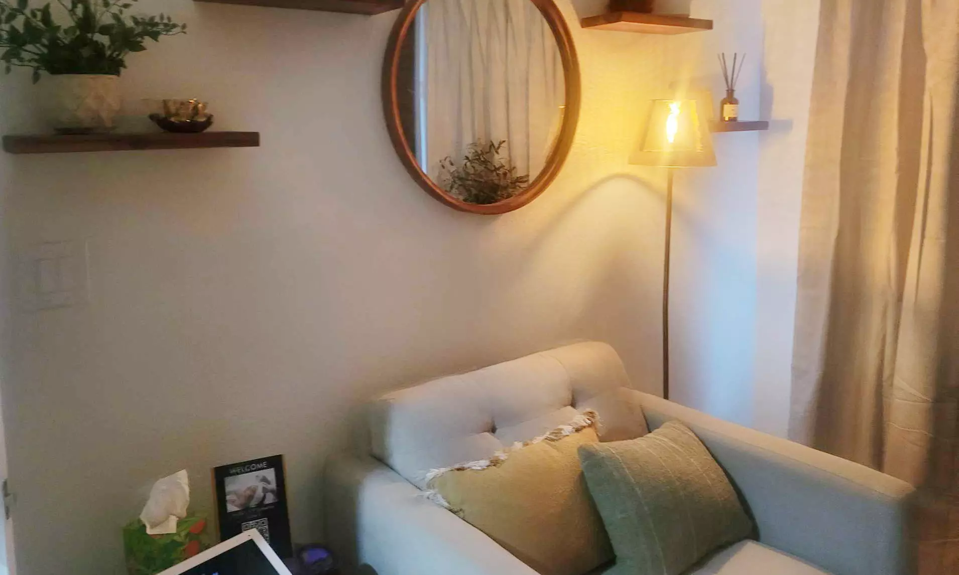 VIP Ultimate Hydra Glow & Back Facial Packages: 1, 3, or 5 Sessions
