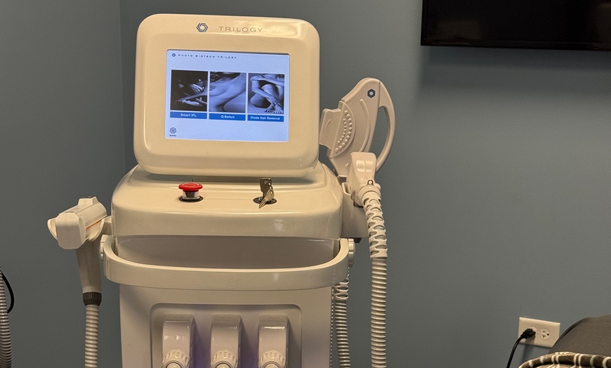 Image 3: Experience Skin Renewal with IPL Plus Mini-Photofacial Sessions