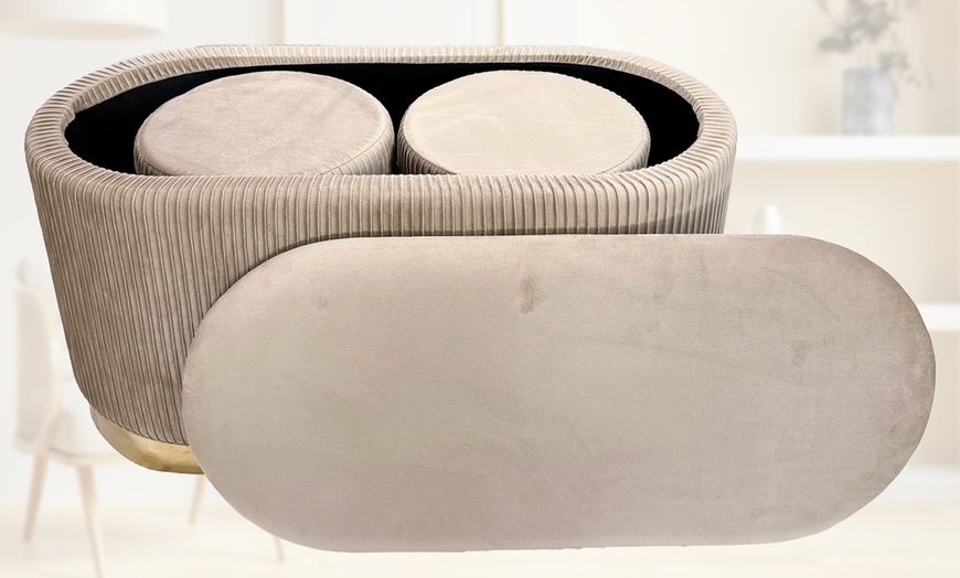 Image 15: Lote de 3 pufs con tapizado de terciopelo y espacio de almacenamiento