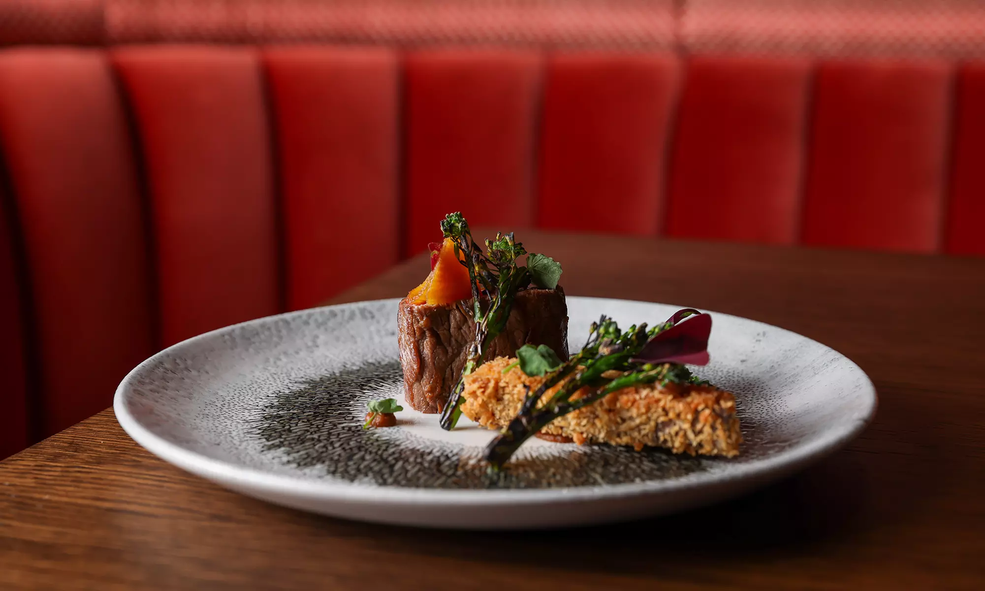 Stadhampton: Romantic Stay for 2 with Dinner & Champagne