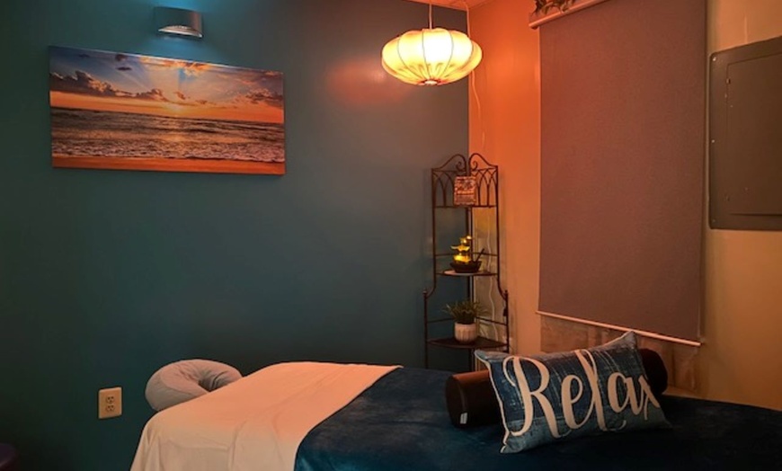 Image 2: 60-Minutes Swedish/Deep Tissue Massage or Couples Massage